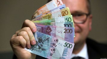 Нынешние белорусские деньги (я уже сбился по счёту, какое поколение):