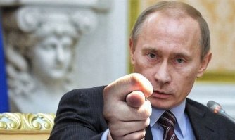 В центре Астрахани повесили куклу Горбачева