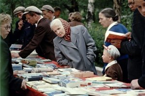 О любви советского человека к книге у меня запланирован отдельный пост.

.