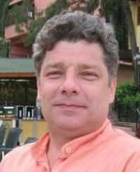 по фото видно, что Сергей был очень добрым и отзывчивым. лично не знал, но сложилось  такое впечатление... светлая память. а  урод пьяный - злой и мерзкий, надеюсь сгниёт на зоне.