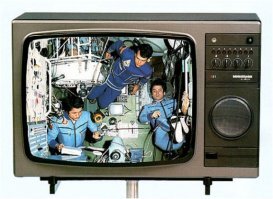 В студенческие годы /80-х/ был у меня такое ТВ и взяв игрушку Стоп-тест с 5 жильным кабелем сделал себе пульт для переключения каналов програм /тогда было только 3/. Для входа использовал выход для наушников /удалил аудио и подсоединил вход к програматору. Когда не нужно было отсоединял пульт и подключал вечером. Очень гордился и хвастался перед друзями в общаге.