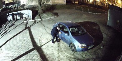 Инфракрасных камер нет, есть ИК подсветка, позволяющая снимать видео в условиях отсутствия дневного света ( по сути для матрицы ИК диапазон заметен)  , при этом камера переходит в ЧБ режим для снижения помех, но с появлением матриц серии SONY Exmo R эту проблему удалось решить. Современные камеры могут снимать в цвете и ночью.