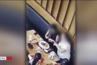 Наглая семейка решила не платить за обед в кафе