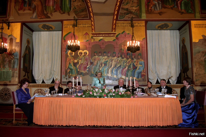 Сама подарила.После визита в самолёт не влез.