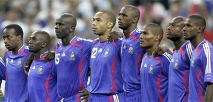 На Евро 2000, была самая белая сборная Франции в которой негров было пол-команды. А дальше...
Смотрите сами