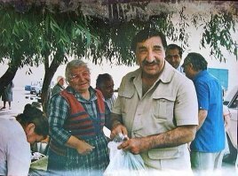 Охрененное фото "самого грустного комика" СССР. 
Фрунзик - великолепен. 
"Он - Хачикян, и он - Хачикян! А его из гостиницы выгоняют! Ну и что, я тоже не эндокринолог!"(с)