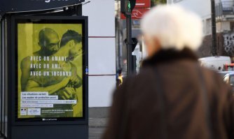 Зачетная самокритика. 
Заметь, никто кроме тебя под постом о случае из России не стал писать о западе, и тем более о конкретной попоболи ;)  Я же просто ответил на твой невтемный коммент об этой самой грязи.  Возможно, тебе стоит задуматься над тем, пчела ли ты? ))) Это ты попытался измазать Родину на контрасте. Почему-то у доброй части миграции прям навязчивое желание постоянно это делать. 

Вот социальная реклама во Франции. Молчу про няшные социальные ролики о геях по европейским каналам, уроки, где детей учат "себя трогать" и т.д. Всё это разумеется где-то далеко, выдумки Первого канала, да и вообще хатаскрайщиков не касается. 

P.S. Никто не говорит. что люди в Европе гнилые и т.д. Под загниванием имеется ввиду устойчивое навязывание обществу гомосятины и прочих правильных ценностей сверху. Не известно, чем это обернется через одно-два поколения.