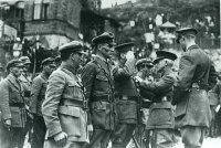 Всё что можно сказать о причинах гражданской войны в России - английский генерал награждает орденами чешских офицеров... Генерал Корнилов арестовал императрицу - но во всём виноваты большевики и Ленин!