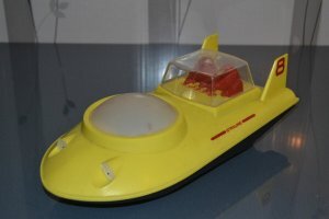 У меня в детстве похожая игрушка была