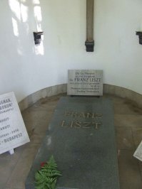 Мертвый город: как выглядят могилы знаменитых музыкантов