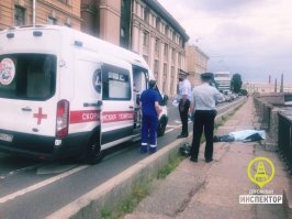 траву вдоль дороги косить уже надо