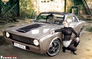 Ford Taunus можно купить за пару тысяч вражеских, и ещё столько же на доработку потратить. Зато можно будет себя почувствовать  богатым обладателем раритетного автомобиля 70-х. :)  Дизайн у него довольно таки стильный.