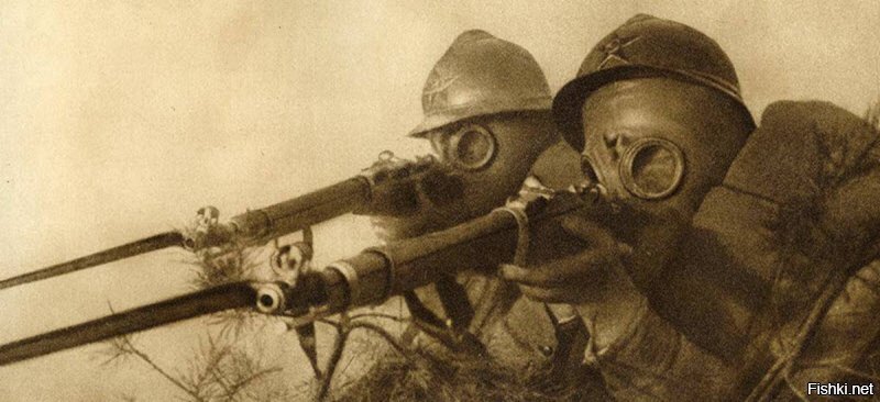А что удивительного? Каска М1916 до 41-го года была на вооружении в Красной армии.