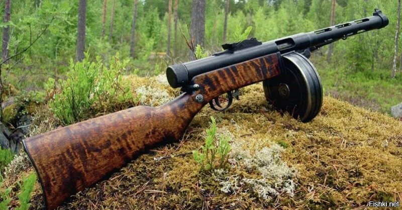 был скопирован с финского Suomi - konepistooli M/31 образца 1931 года, после войны с Финляндией 39-40 года.
