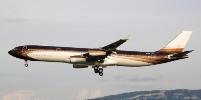 Ну еще бы он против был ))

Airbus А340 Алишера Усманова (M-IABU). Надпись Bourkhan на боку в честь его отца. Вероятно, IABU - аббревиатура перевода Я(I) Алишер(A) Бурханович(B) Усманов(U).