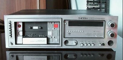 Не знаю, сколько стоил ИЖ, но лучший советский кассетный магнитофон "весил" 1900 полновесных советских рубликов...