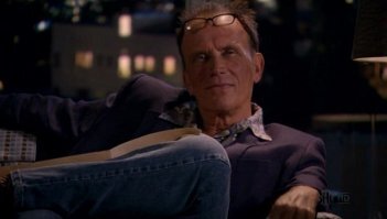 В последний раз "робокопа" видел в Декстере, Лидди - уволенный за что то полицейский, попытался следить за Декстером