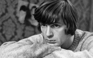 Я всегда думал, что только из-за Конкина разрешили Высоцкого. Высоцкий был в фаворе у народа, а вот у руководства совсем наоборот. И именно для противовеса взяли Павку Корчагина: комсомолец, партийный - апельсин со всех сторон. Как актер - чудовищный провал. Практически главная роль, а играет хуже всех в этом фильме.
P.S.
Александр Абдулов тоже играл в этом фильме.