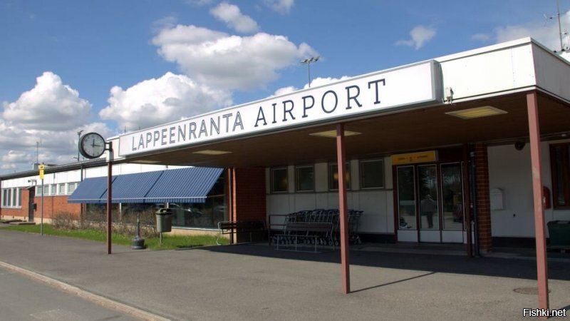 В Лаппеенранте подобный аэропорт. мне очень нравится. Путь от входа до зоны вылета занимает две минуты. Никакого многочасового ада. На полосе единственный твой самолёт.