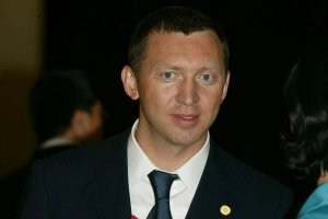 хозяин "Русала" Дерипаска растолстел на карантине  и закосил под Кадырова?)))