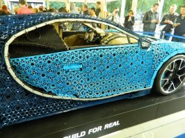 не впечатлен. про глаз - бредятина, ну било меня 240 - глаза как были так и остались нормальными, правда в ауте минут 40 был. авто из лего - ни о чем( все го лишь макет, из лего и более лучшие машины делали - например буггати, та хоть ездить могла (вроде как 15км/ч) привозили ее тем летом в москву (правда движок сняли что б никто не угнал)