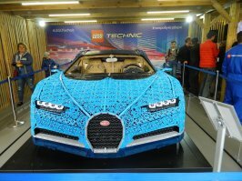 не впечатлен. про глаз - бредятина, ну било меня 240 - глаза как были так и остались нормальными, правда в ауте минут 40 был. авто из лего - ни о чем( все го лишь макет, из лего и более лучшие машины делали - например буггати, та хоть ездить могла (вроде как 15км/ч) привозили ее тем летом в москву (правда движок сняли что б никто не угнал)