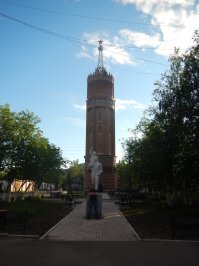 Инта. Эта башня даже изображена на гербе города