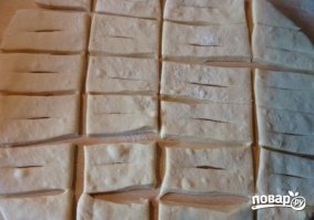 если вы порежете на ромбики и завяжете узелком, получите немецкие кребельн.
(хотя  в Германии есть мнение, шо это русские кребли)

разрешается кушать как "хлеб"(лепёшку) или посыпать пудренным сахаром и к чаю.
1:1 рецепт.

когда мне лень морочиться делаю лепешки.