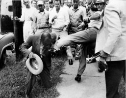 Вот так должно быть, как в старые добрые времена и никак иначе! Белая Америка, очнись, не сходи с ума!