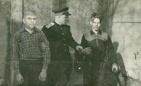 Вот этот слева особенный хулиган.