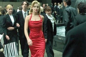 вспомнилась "женщина в красном" из матрицы