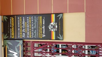 Приезжай..Платишь членский взнос. Получаешь карточку члена клуба и можешь официциально покупать /потреблять и выращивать на балконе три куста на члена  семьи.