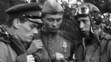 Вообще советские фильмы про войну - это отдельная история. Никто, никогда не снимет это лучше! И это понимает любой режиссер в голливуде и в мире! "Судьба человека", "Освобождение", "Они сражались за Родину" и много других картин - ШЕДЕВРЫ! Лично для меня (почему не знаю) это фильм "Хроника пикирующего бомбардировщика"