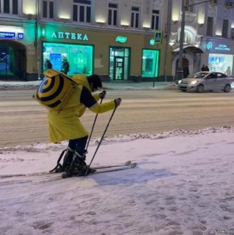 Странно. Не могу этого объяснить...
В Питере их не просто много, а дофига! Реально, куда не повернись, на любой улице можно увидеть одного а то и двух. Они повсюду!