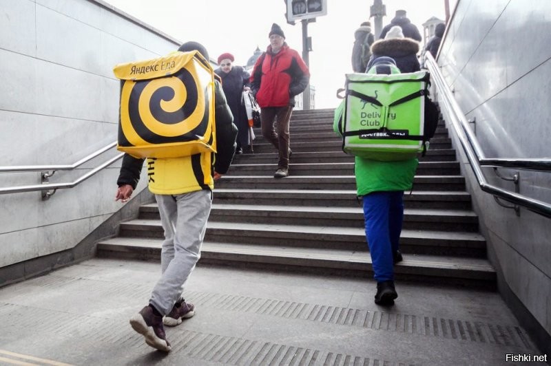 Странно. Не могу этого объяснить...
В Питере их не просто много, а дофига! Реально, куда не повернись, на любой улице можно увидеть одного а то и двух. Они повсюду!