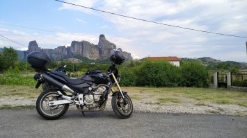 поверь, много где бывал на двух колёсах. почти всю Европу исколесил))
фотки только из прошлогодней поездки, более ранние впадло искать. есть ещё пара видосов на ютубе - нарезки с моей камеры со шлема, если интересно, могу дать ссылку на мой канал.