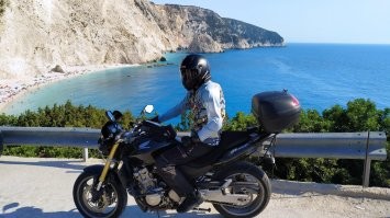 поверь, много где бывал на двух колёсах. почти всю Европу исколесил))
фотки только из прошлогодней поездки, более ранние впадло искать. есть ещё пара видосов на ютубе - нарезки с моей камеры со шлема, если интересно, могу дать ссылку на мой канал.