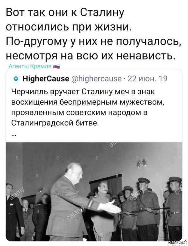 Мне сегодня было противно - опять Мавзолей задрапировали.
И не было портрета Верховного Главнокомандуещего.