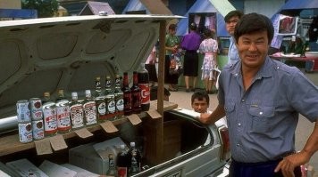 водка "Распутин" с двумя "подмигивающими" Распутиными на каждой этикетке. (С)  Фигос, сначала он был "Дважды изобрАженный" (С), а потом ещё и подмигивать стал на голограмме. Помним.