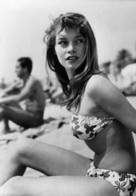 Я еще бы и эту красотулю добавил. В своё время много мужиков она с ума сводила.