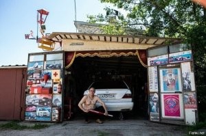 Слышь,говномет жидовский,это тоже с хохлостана.И эта,с с хохлоскотскими номерами.