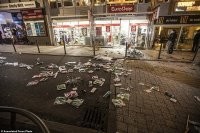 эти афродойч не знают, что бывают еще другие магазины? нафига Еврошоп разбомбили? Где я теперь войлочные брелоки покупать буду... ))