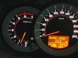 А может и раньше. Вот снимок из РАВ4 2007 года.