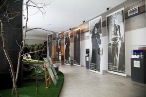 В Музее Ленина в Разливе висят такие плакаты-фото его ближайших сподвижников. С датами рождения и смерти. На всю галерею - только 2-3 человека с русскими фамилиями (хотя не факт, что и эти были русские, конечно), остальные - нацменьшинства.
И 2-3 человека умерших уже после после 1939го (остальные, включая САМОГО, умерли раньше, большинство).