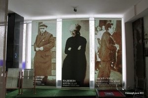 В Музее Ленина в Разливе висят такие плакаты-фото его ближайших сподвижников. С датами рождения и смерти. На всю галерею - только 2-3 человека с русскими фамилиями (хотя не факт, что и эти были русские, конечно), остальные - нацменьшинства.
И 2-3 человека умерших уже после после 1939го (остальные, включая САМОГО, умерли раньше, большинство).