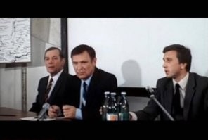 Вспомнил брифинг, правда в кино) Хороший фильм, надо пересмотреть