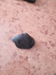 Расколотый камень. Но какой-то странный. Что это?