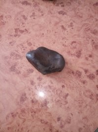 Расколотый камень. Но какой-то странный. Что это?