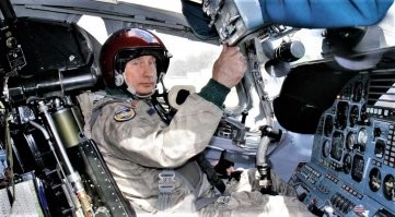 “А мне летать охота!”: 8 мировых звезд, которые могут работать пилотами