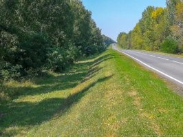 на по межгороду давно ездил, эксперт? вот такие обочины сплошь и рядом, еще и в кювете большегруза не хватало для полного удовлетворения?